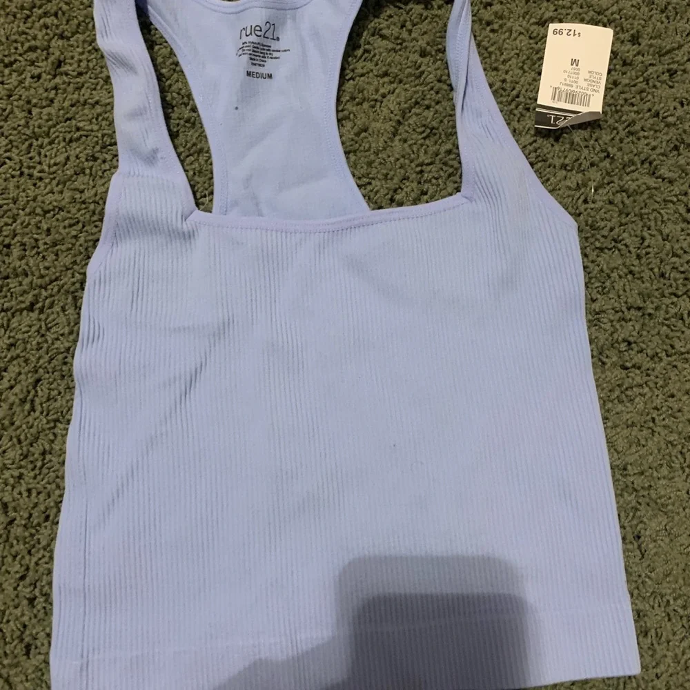 Crop top - Picture 1 of 2